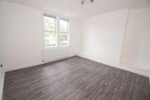 2 bedroom flat to rent, Meanwood Road, Leeds