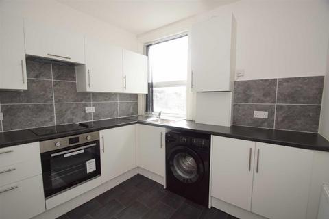 2 bedroom flat to rent, Meanwood Road, Leeds