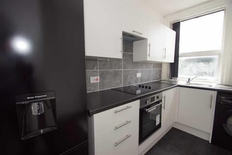 2 bedroom flat to rent, Meanwood Road, Leeds