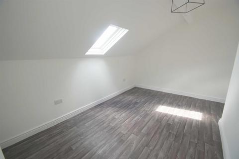 2 bedroom flat to rent, Meanwood Road, Leeds