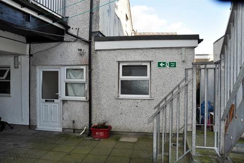 1 bedroom apartment to rent, London Road, Holyhead