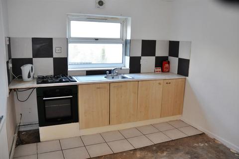 1 bedroom apartment to rent, London Road, Holyhead