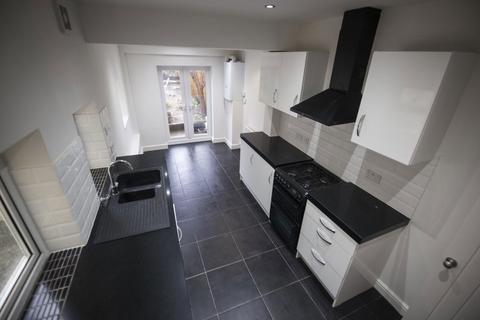 2 bedroom house to rent, Severn Road, Cardiff