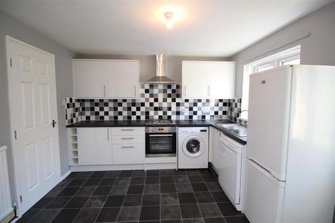 3 bedroom house to rent, Chaucer Way, Hertfordshire SG4