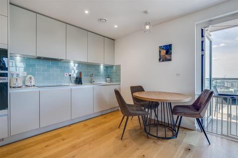 2 bedroom flat for sale, Mapleton Crescent, London