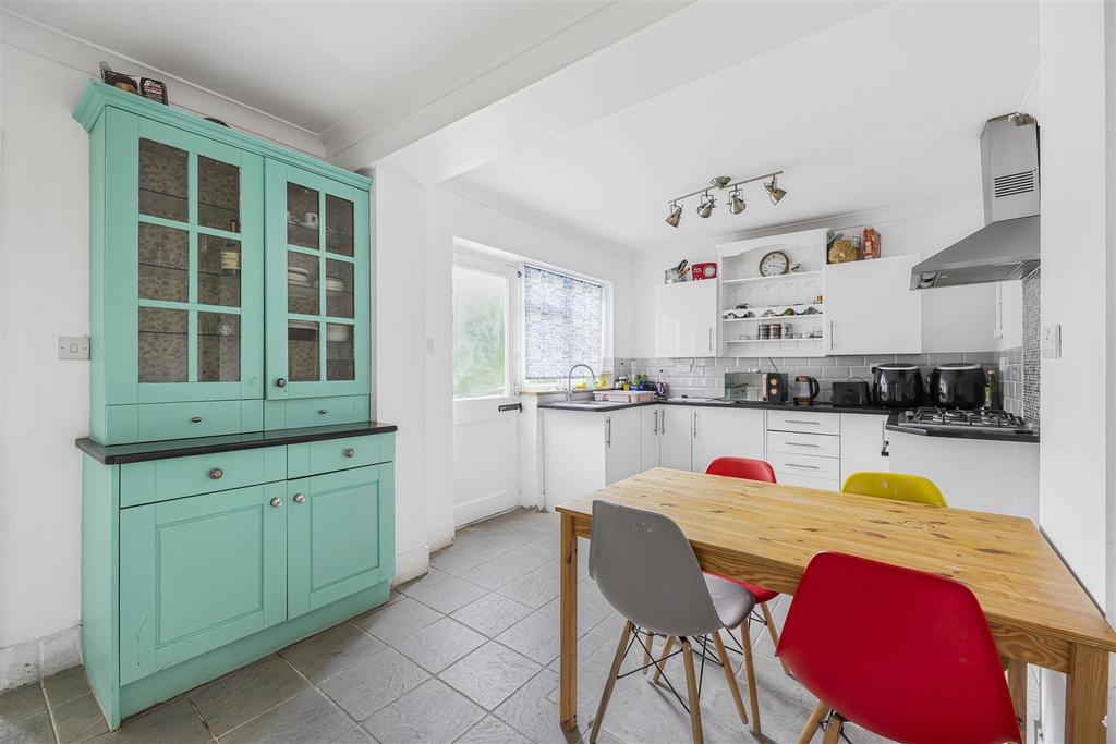 Honey End Lane, Reading 5 bed detached house for sale £675,000
