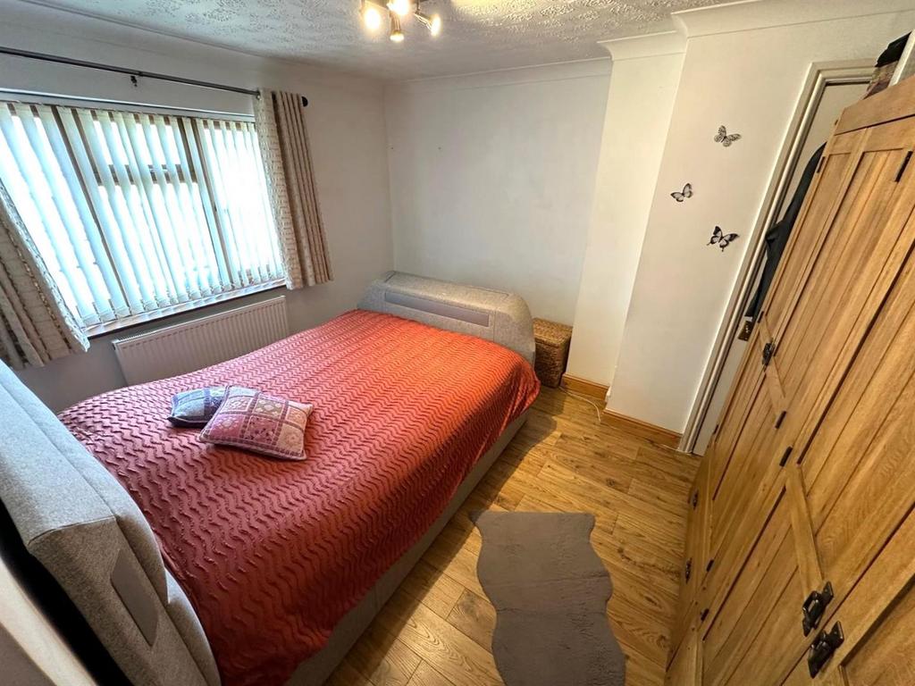 Bed 1.jpg