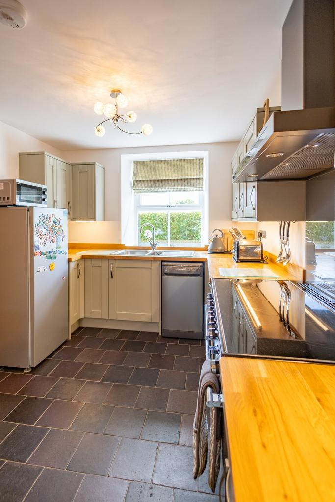 Open Plan L Shaped Kitchen/Dining Room