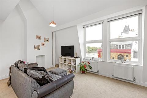 1 bedroom flat to rent, Barnes High Street, SW13