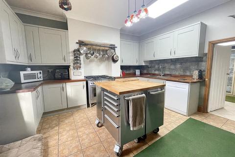 5 bedroom detached house for sale, Heol Y Felin, Pontyberem, Llanelli