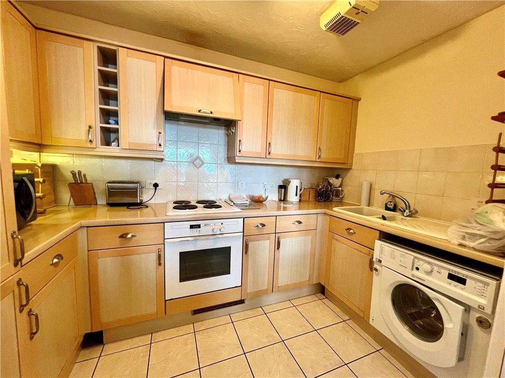 Apartment in Southampton, Ocean Village - View 4