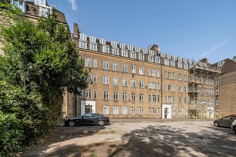 3 bedroom apartment to rent, Waverley Grove London N3