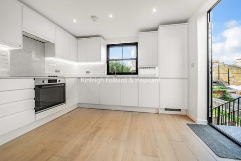 3 bedroom flat to rent, Fountain Road London SW17