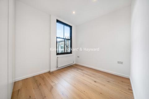 3 bedroom flat to rent, Fountain Road London SW17