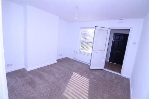 2 bedroom semi-detached house to rent, Sunnyside, Braintree, Essex