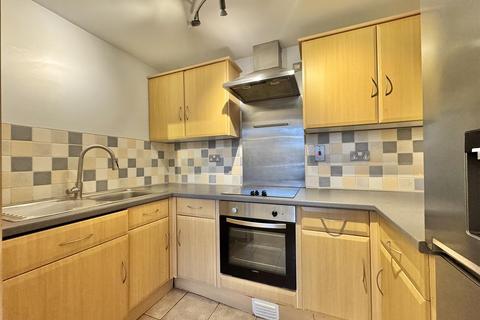2 bedroom ground floor flat to rent, Warwick Road, Chorlton, Manchester