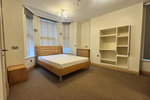 2 bedroom ground floor flat to rent, Warwick Road, Chorlton, Manchester