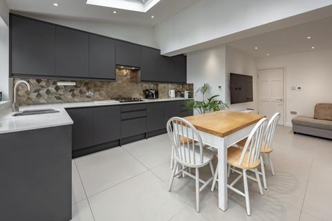 100 The Glade, Coulsdon, CR5 1SN
