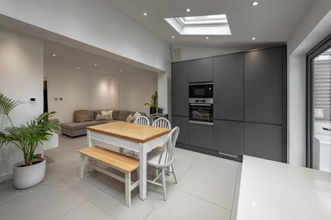 100 The Glade, Coulsdon, CR5 1SN