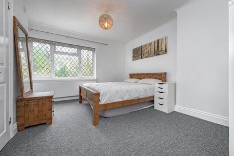 100 The Glade, Coulsdon, CR5 1SN