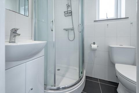 100 The Glade, Coulsdon, CR5 1SN