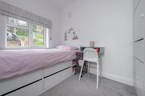 100 The Glade, Coulsdon, CR5 1SN