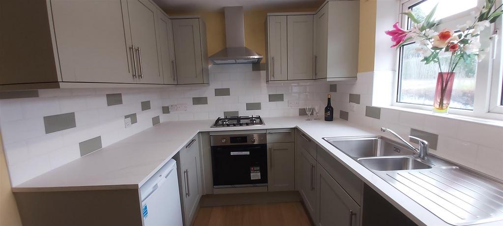 13 Cornish Road Kitchen.jpg