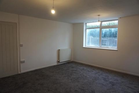 3 bedroom end of terrace house to rent, Eathorpe Close, Redditch