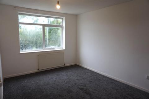 3 bedroom end of terrace house to rent, Eathorpe Close, Redditch