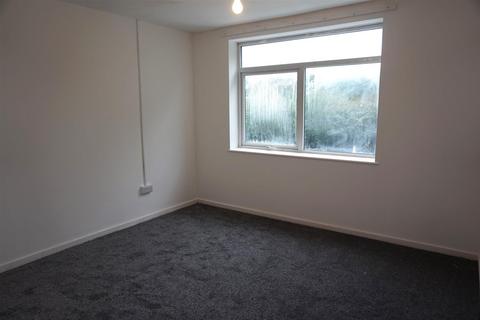 3 bedroom end of terrace house to rent, Eathorpe Close, Redditch