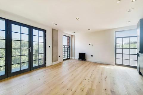 2 bedroom flat to rent, Heaton Road London SE15