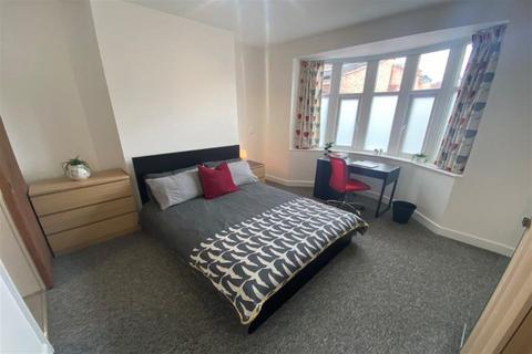 1 bedroom in a house share to rent, City Road, Beeston, NG9 2LQ