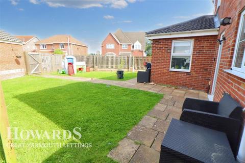 5 bedroom detached house to rent, Carrel Road, Gorleston