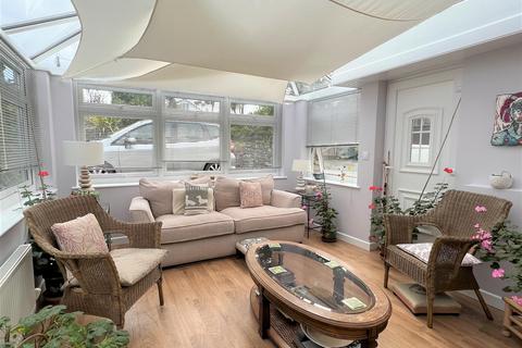 5 Beach Road, Carlyon Bay, St Austell, PL25 3PQ