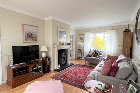 5 Beach Road, Carlyon Bay, St Austell, PL25 3PQ
