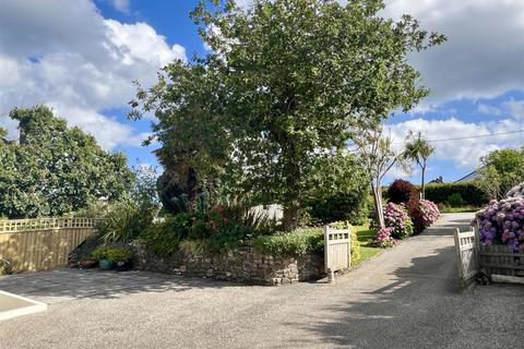 5 Beach Road, Carlyon Bay, St Austell, PL25 3PQ