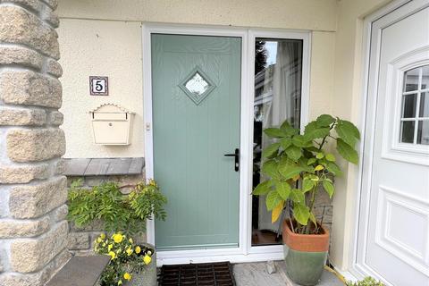 5 Beach Road, Carlyon Bay, St Austell, PL25 3PQ