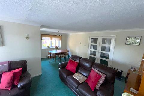 2 bedroom flat for sale, Spruce Park, Cumberland Road