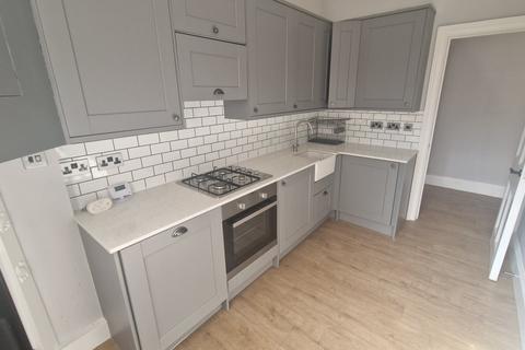 3 bedroom flat to rent, Grand Avenue, Hove BN3