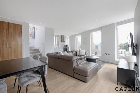 3 bedroom penthouse for sale, Great Suffolk Street, London