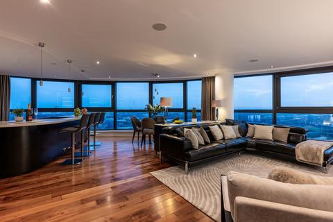2 bedroom penthouse to rent, Penthouse at Bridgewater Place
