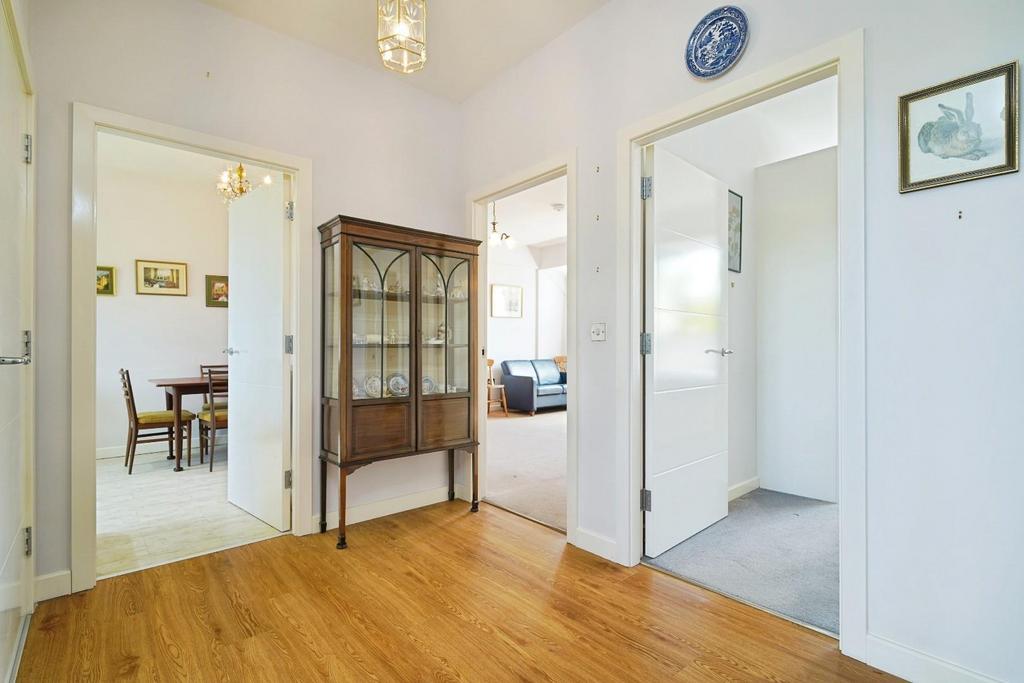 HALL (TO KITCHEN).jpg
