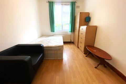 1 bedroom in a house share to rent, Creighton Road, London N17