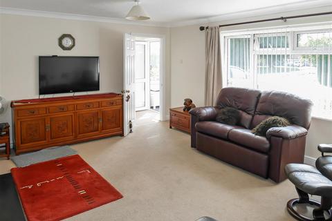 4 bedroom detached bungalow for sale, Holly Drive, Littlehampton BN17