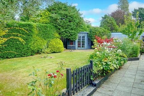 4 bedroom detached bungalow for sale, Holly Drive, Littlehampton BN17