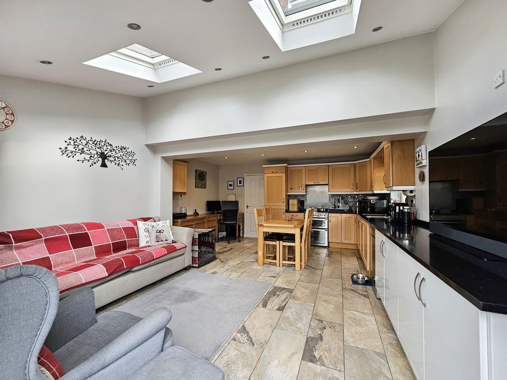 Lansdowne Road, Crewe CW1 3 bed semidetached house for sale £200,000