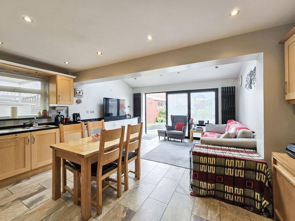 Lansdowne Road, Crewe CW1 3 bed semidetached house for sale £200,000