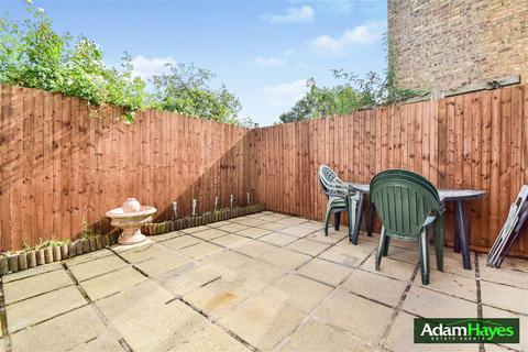 4 bedroom terraced house to rent, Queens Road, London N11