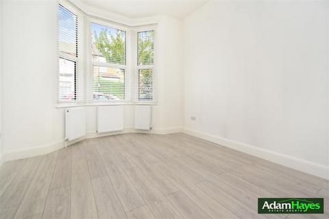 4 bedroom terraced house to rent, Queens Road, London N11