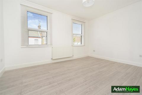 4 bedroom terraced house to rent, Queens Road, London N11